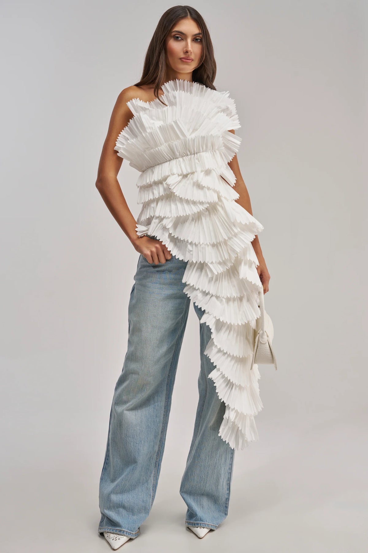 LUXURIOUS ASYMMETRICAL TOP IN WHITE    M