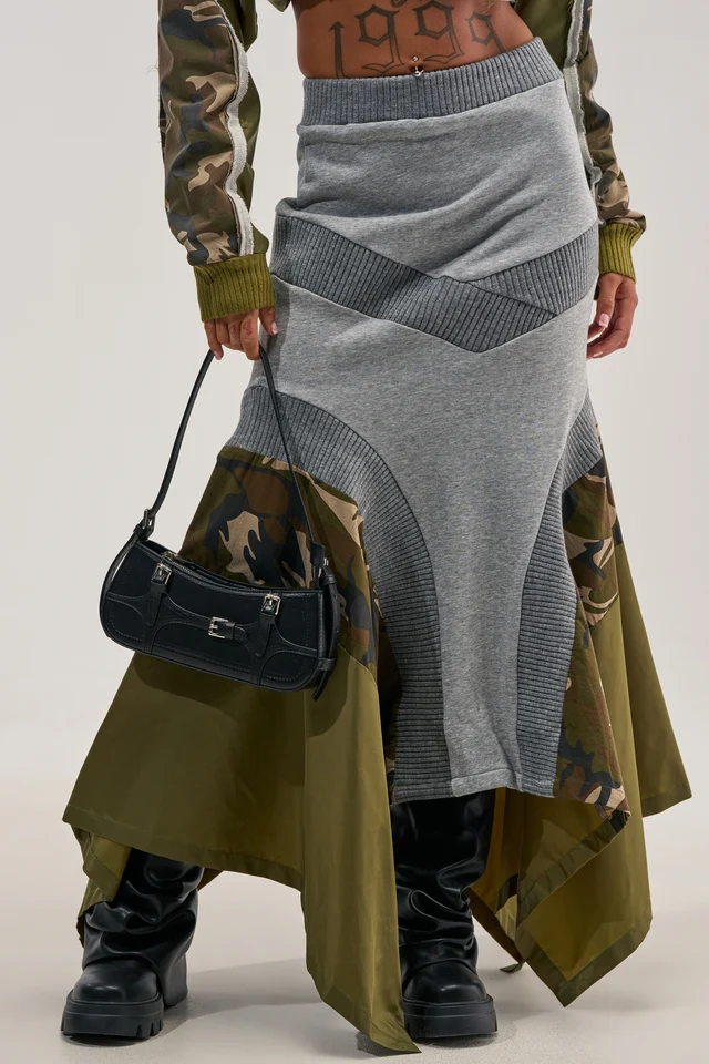AK 2Pc Gray knit meets camouflage drama.   1X