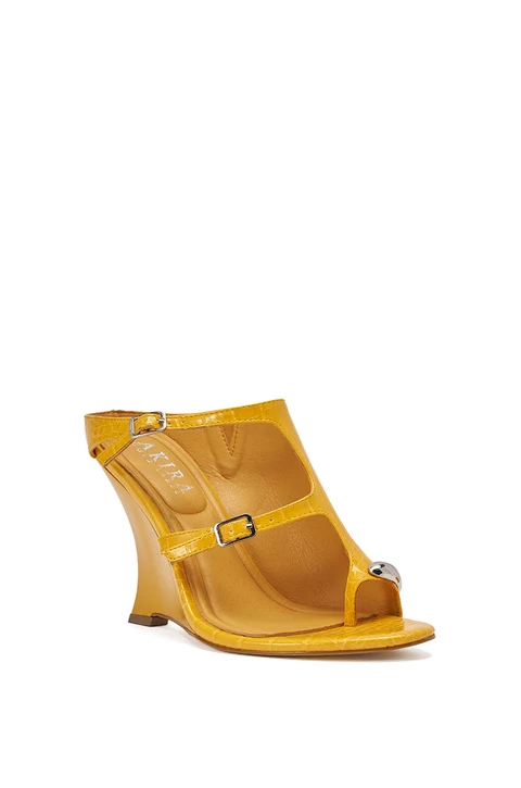 AKIRA GOLD GINO MUSTARD CROC WEDGE SANDAL.  8