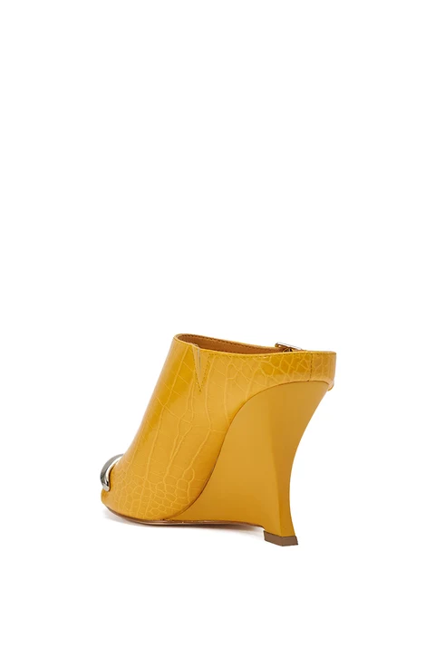AKIRA GOLD GINO MUSTARD CROC WEDGE SANDAL.  8