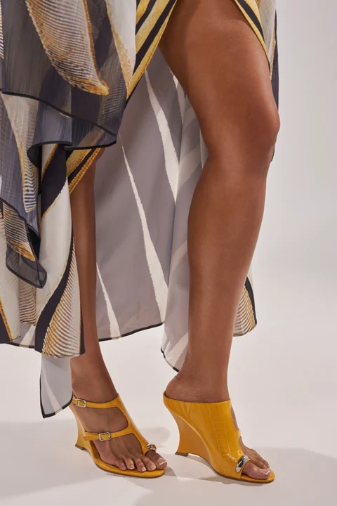 AKIRA GOLD GINO MUSTARD CROC WEDGE SANDAL.  8