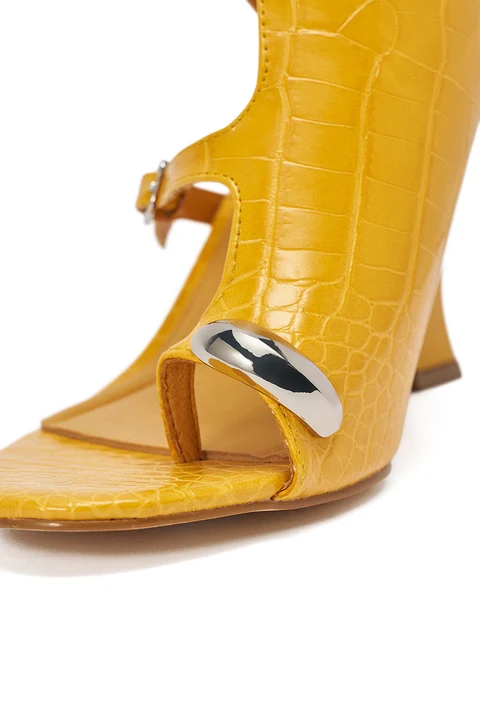 AKIRA GOLD GINO MUSTARD CROC WEDGE SANDAL.  8