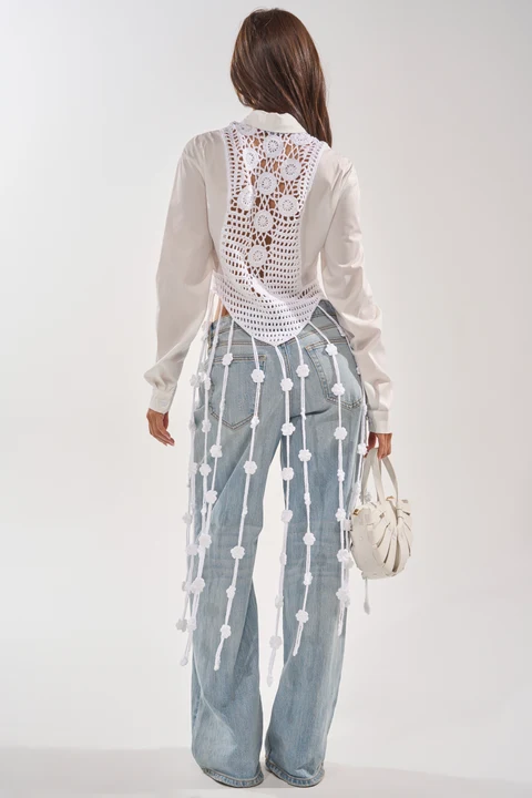 PETAL DRIFT CROCHET DETAIL BLOUSE.     M