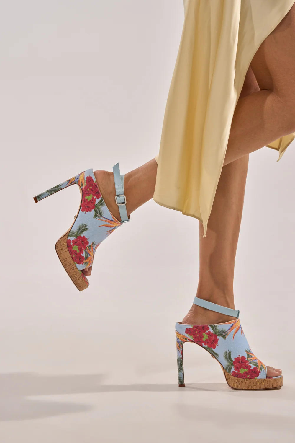 AKIRA  AZALEA MULTI FLORAL STILETTO SANDAL.   8