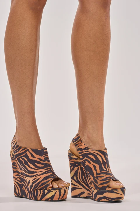 AZALEA WANG ARU TIGER WEDGE SANDAL    8